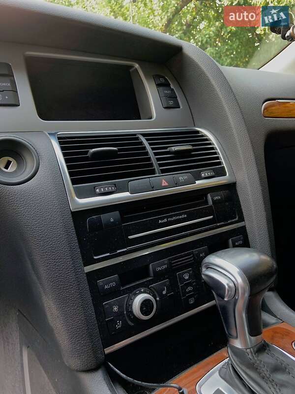 Позашляховик / Кросовер Audi Q7 2015 в Гайсину