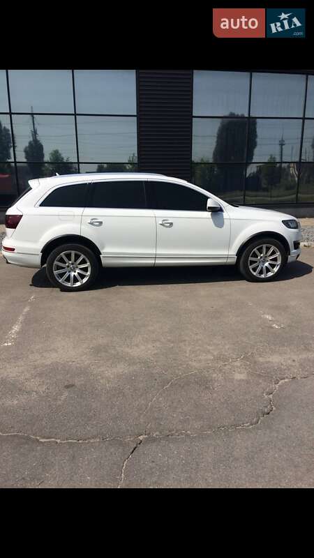 Позашляховик / Кросовер Audi Q7 2015 в Дніпрі