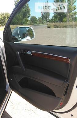 Позашляховик / Кросовер Audi Q7 2010 в 