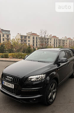 Позашляховик / Кросовер Audi Q7 2013 в 