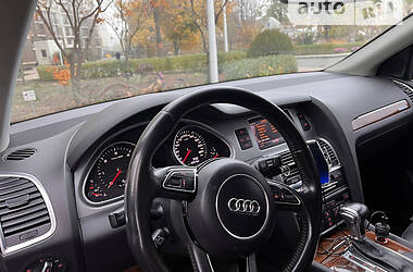 Позашляховик / Кросовер Audi Q7 2013 в 