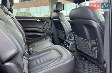 Позашляховик / Кросовер Audi Q7 2015 в 