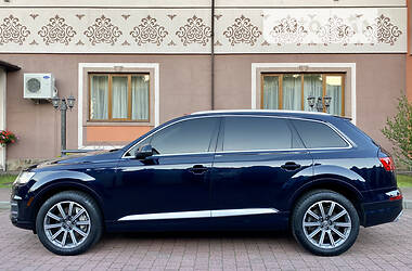 Внедорожник / Кроссовер Audi Q7 2017 в 