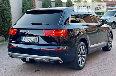 Внедорожник / Кроссовер Audi Q7 2017 в 