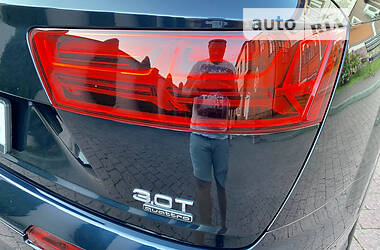 Внедорожник / Кроссовер Audi Q7 2017 в 