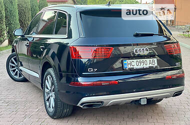 Внедорожник / Кроссовер Audi Q7 2017 в 