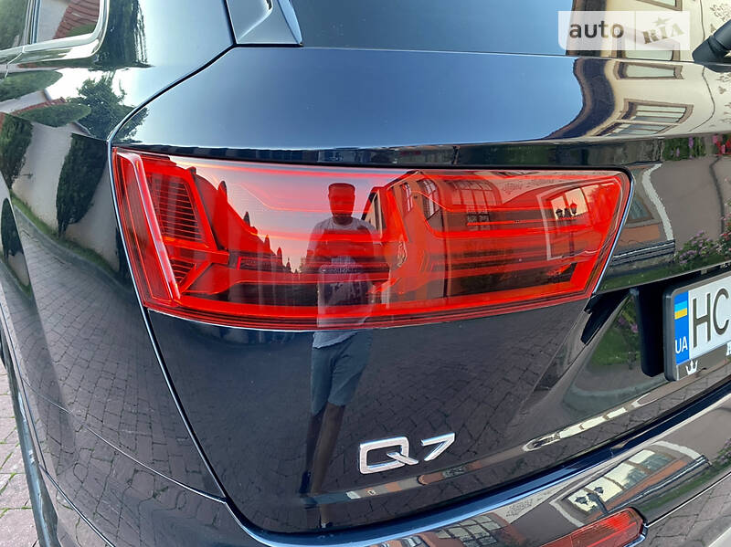 Внедорожник / Кроссовер Audi Q7 2017 в Стрые