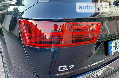Внедорожник / Кроссовер Audi Q7 2017 в 