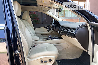 Внедорожник / Кроссовер Audi Q7 2017 в 