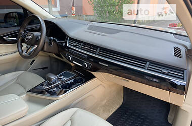 Внедорожник / Кроссовер Audi Q7 2017 в 
