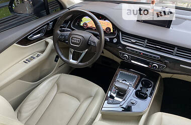 Внедорожник / Кроссовер Audi Q7 2017 в 