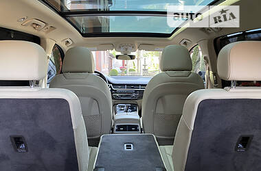 Внедорожник / Кроссовер Audi Q7 2017 в 