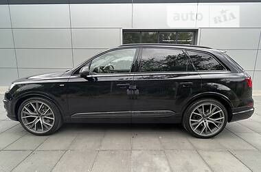 Позашляховик / Кросовер Audi Q7 2017 в 