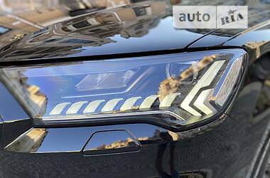 Позашляховик / Кросовер Audi Q7 2021 в 