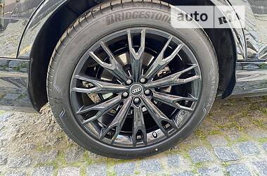 Позашляховик / Кросовер Audi Q7 2021 в 