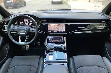 Позашляховик / Кросовер Audi Q7 2021 в 