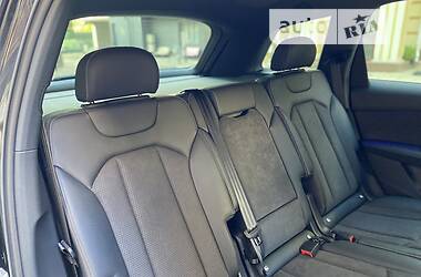 Позашляховик / Кросовер Audi Q7 2021 в 