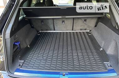 Позашляховик / Кросовер Audi Q7 2021 в 