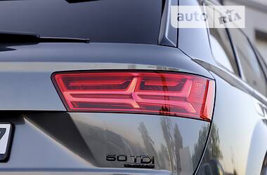 Позашляховик / Кросовер Audi Q7 2018 в 