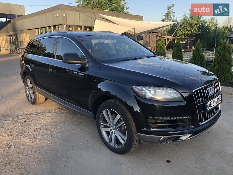 Внедорожник / Кроссовер Audi Q7 2013 в Синельниково