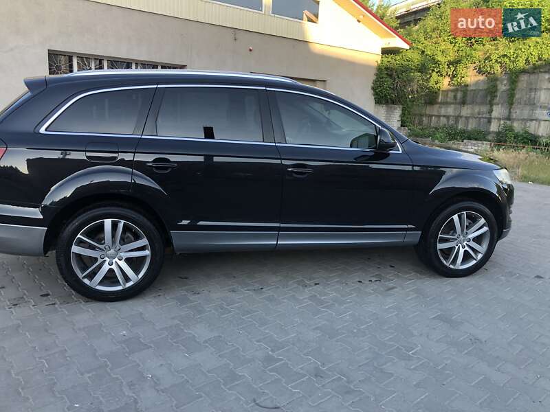 Внедорожник / Кроссовер Audi Q7 2013 в Синельниково