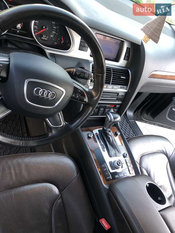 Внедорожник / Кроссовер Audi Q7 2013 в Синельниково