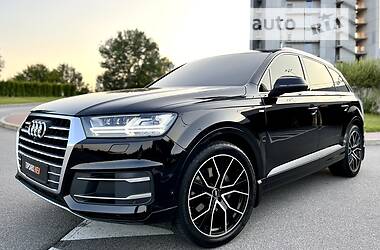 Позашляховик / Кросовер Audi Q7 2017 в 