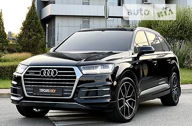 Позашляховик / Кросовер Audi Q7 2017 в 