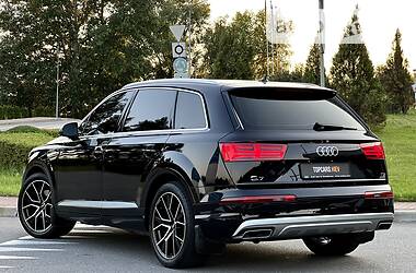 Позашляховик / Кросовер Audi Q7 2017 в 
