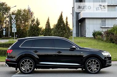Позашляховик / Кросовер Audi Q7 2017 в 