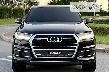 Позашляховик / Кросовер Audi Q7 2017 в 