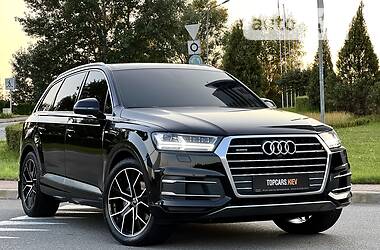 Позашляховик / Кросовер Audi Q7 2017 в 