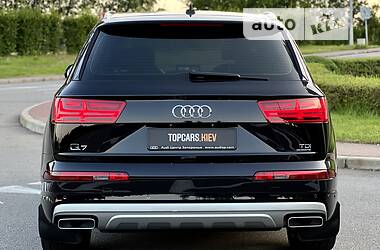 Позашляховик / Кросовер Audi Q7 2017 в 
