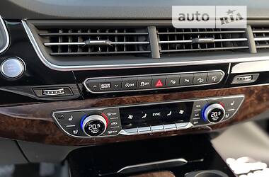 Позашляховик / Кросовер Audi Q7 2017 в 