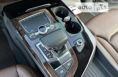 Позашляховик / Кросовер Audi Q7 2017 в 