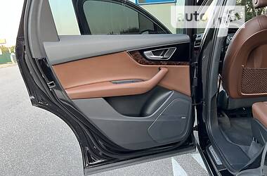 Позашляховик / Кросовер Audi Q7 2017 в 