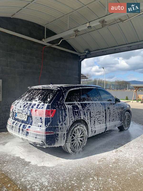 Позашляховик / Кросовер Audi Q7 2018 в Мукачевому