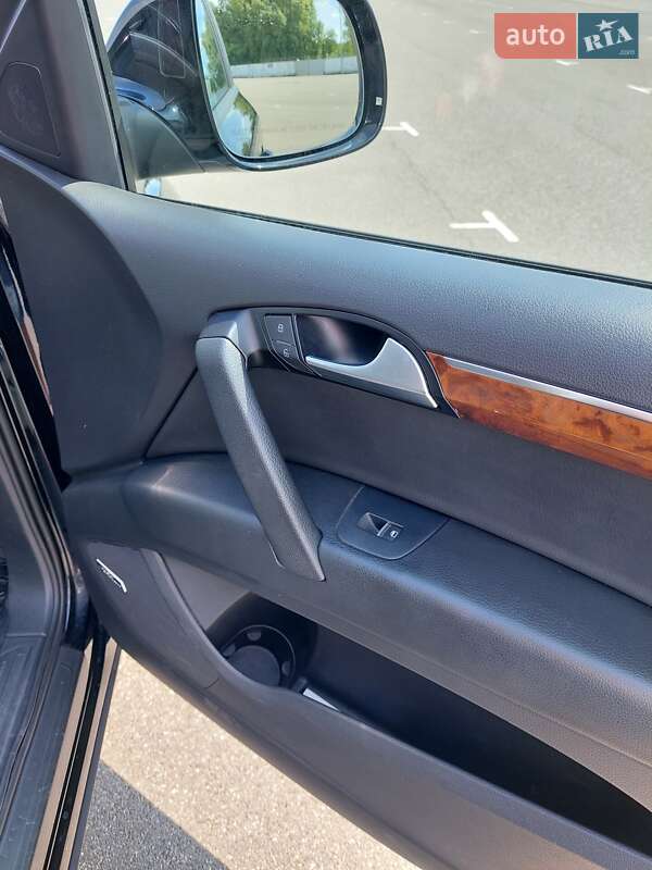 Позашляховик / Кросовер Audi Q7 2015 в Каневі