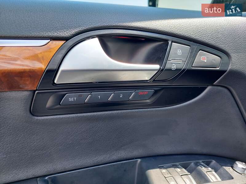 Позашляховик / Кросовер Audi Q7 2015 в Каневі