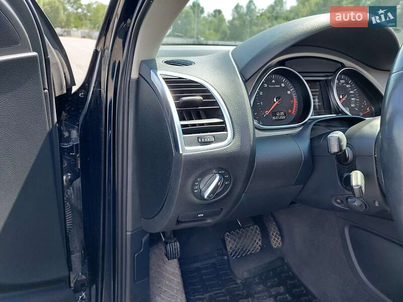 Позашляховик / Кросовер Audi Q7 2015 в Каневі