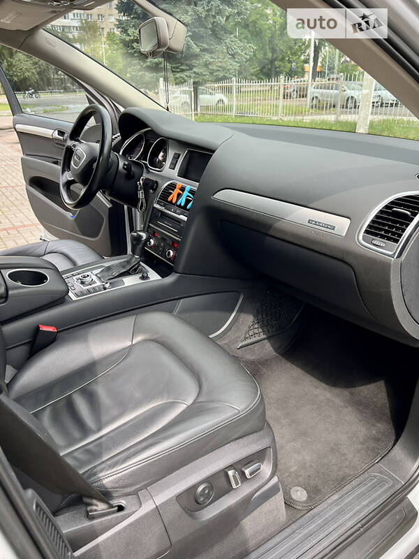Позашляховик / Кросовер Audi Q7 2013 в Львові