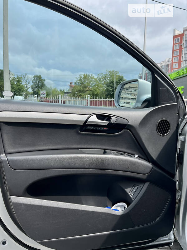 Позашляховик / Кросовер Audi Q7 2013 в Львові