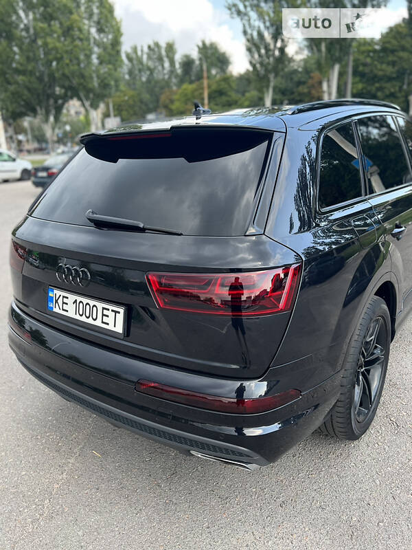 Позашляховик / Кросовер Audi Q7 2016 в Запоріжжі