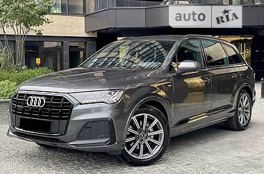 Внедорожник / Кроссовер Audi Q7 2022 в 