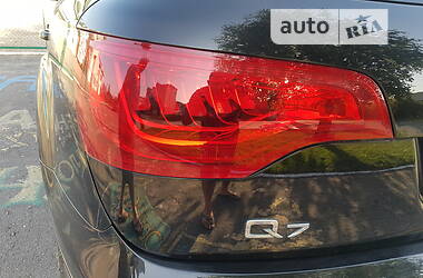 Позашляховик / Кросовер Audi Q7 2009 в 