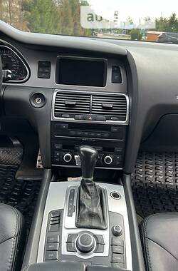 Позашляховик / Кросовер Audi Q7 2007 в 