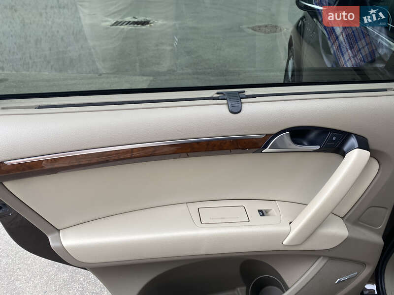 Позашляховик / Кросовер Audi Q7 2013 в Києві