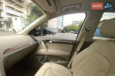 Позашляховик / Кросовер Audi Q7 2013 в 