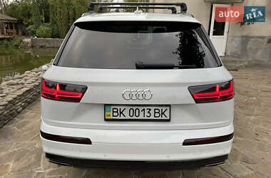 Внедорожник / Кроссовер Audi Q7 2016 в 