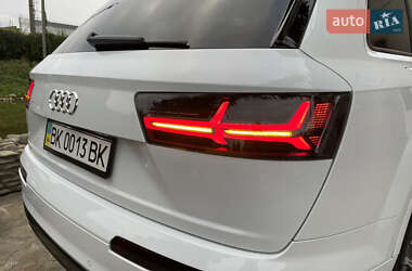 Внедорожник / Кроссовер Audi Q7 2016 в 